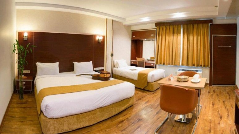اتاق سه تخته 1 هتل پیروزی اصفهان